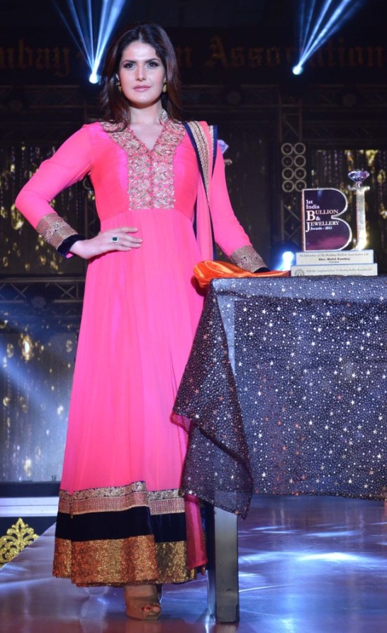 Zarine Khan in Pink Anarkali Dress at The 1st Bullion And Jewellery Awards 2013