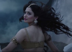 Tamanna Bhatia Bare Back Images in Gold Costumes form Bahubali Movie Stills