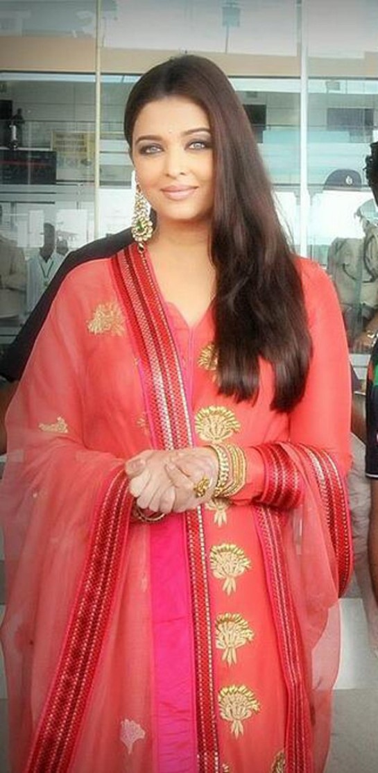 Aishwarya Rai in Pink Dress – Traditional Anarkali Suits Churidar Photos