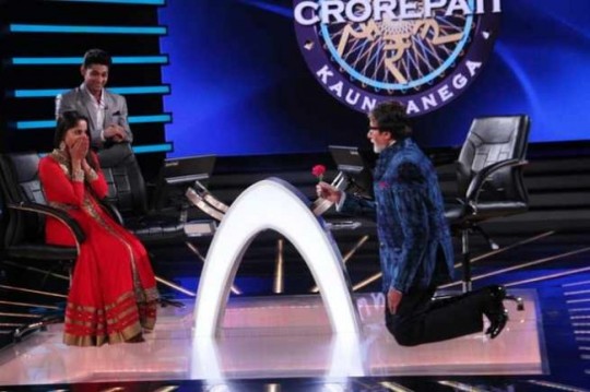 Amitabh Bachchan Proposes to Sangeeta Ghosh on KBC 7