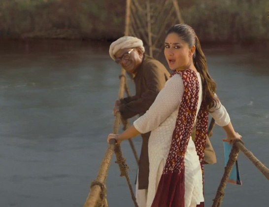 Kareena Kapoor Traditional Kutchhi Dress Look in Gori Tere Payaar Mein  