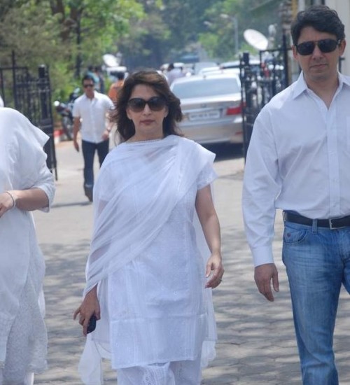 Madhuri Dixit Father Funeral : News Photos Pics Latest Images Pictures