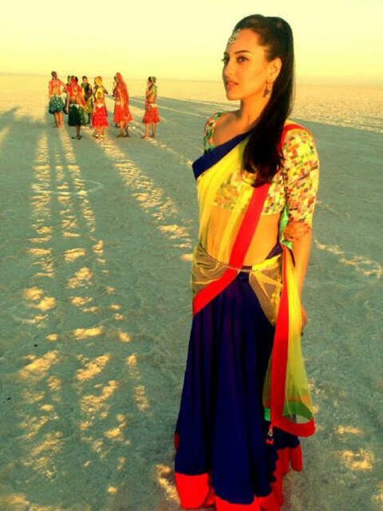 Sonakshi Sinha Traditional Indian Outfits in Rambo Rajkumar