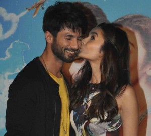 Shaandaar Trailer Launch Photos – Alia Bhatt in Short Printed Dress with Sheer Skirt